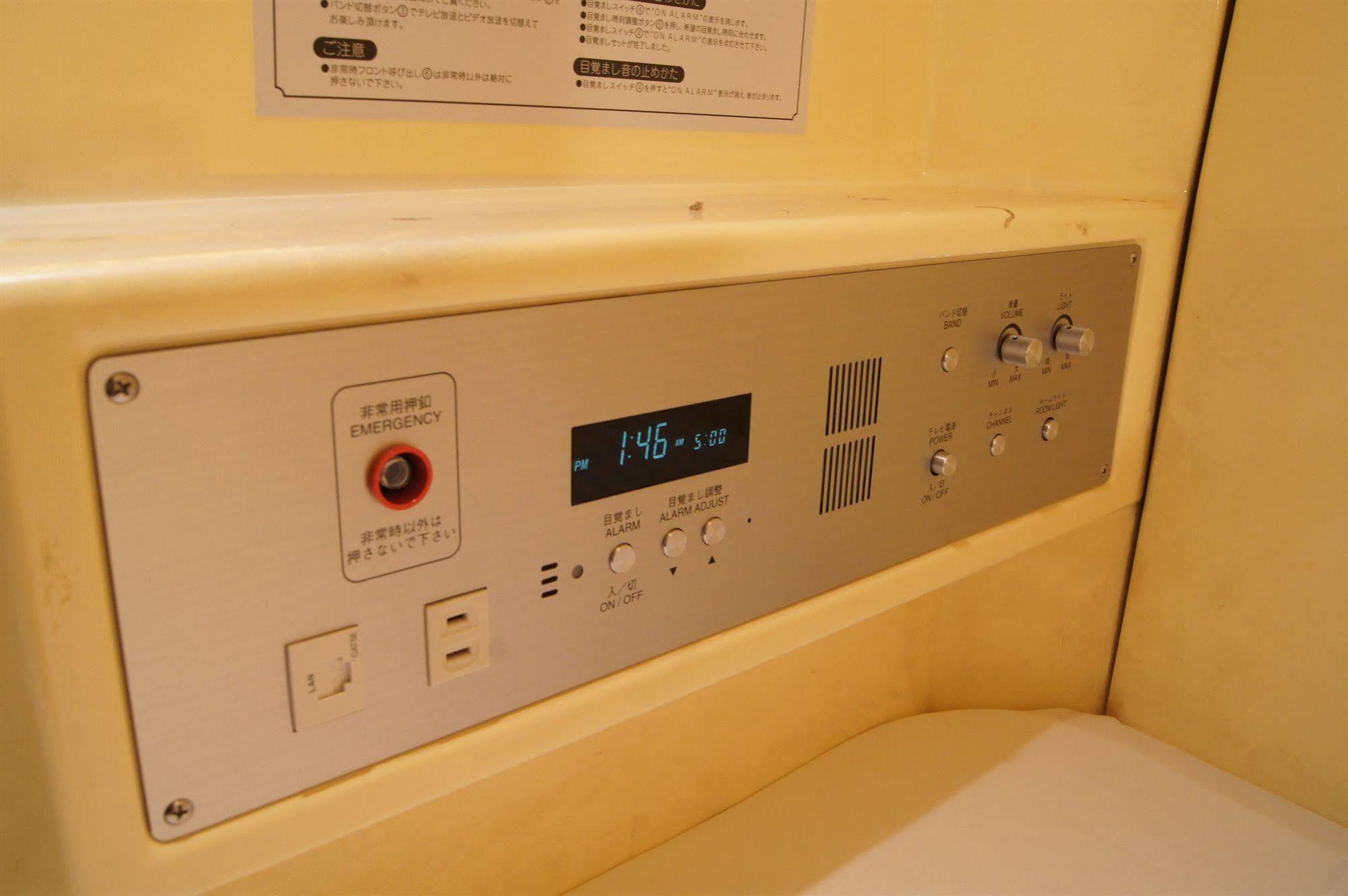 Shinjuku Kuyakusho-Mae Capsule Hotel Токіо Екстер'єр фото