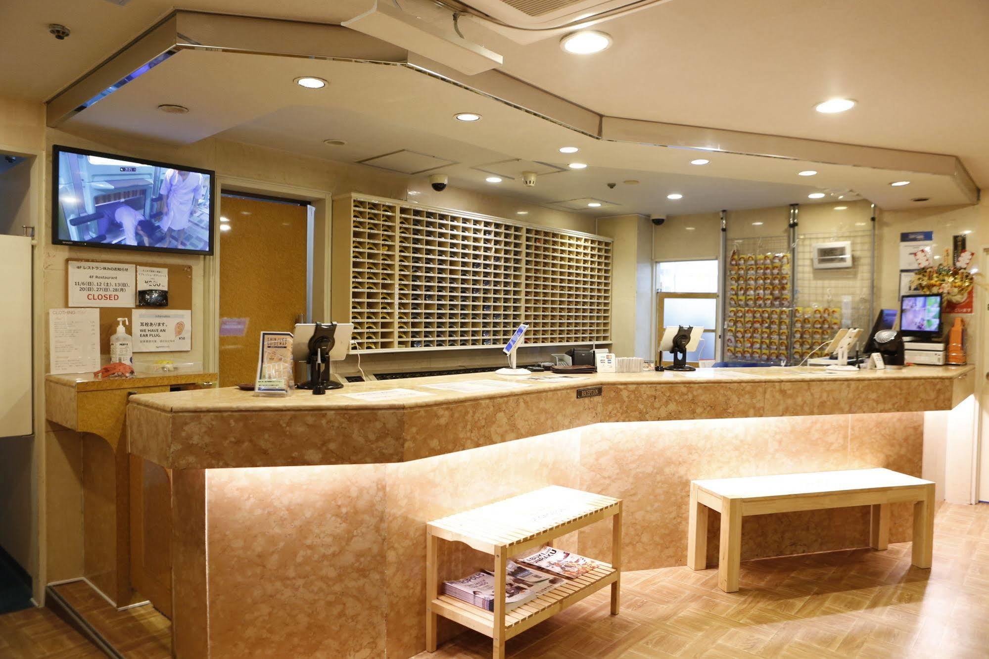 Shinjuku Kuyakusho-Mae Capsule Hotel Токіо Екстер'єр фото