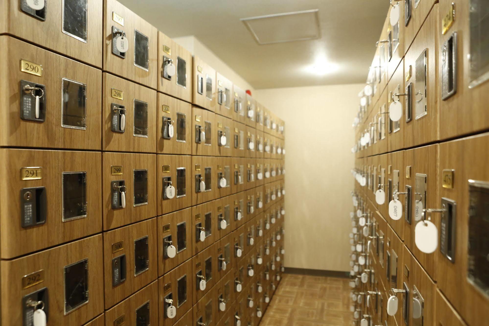 Shinjuku Kuyakusho-Mae Capsule Hotel Токіо Екстер'єр фото