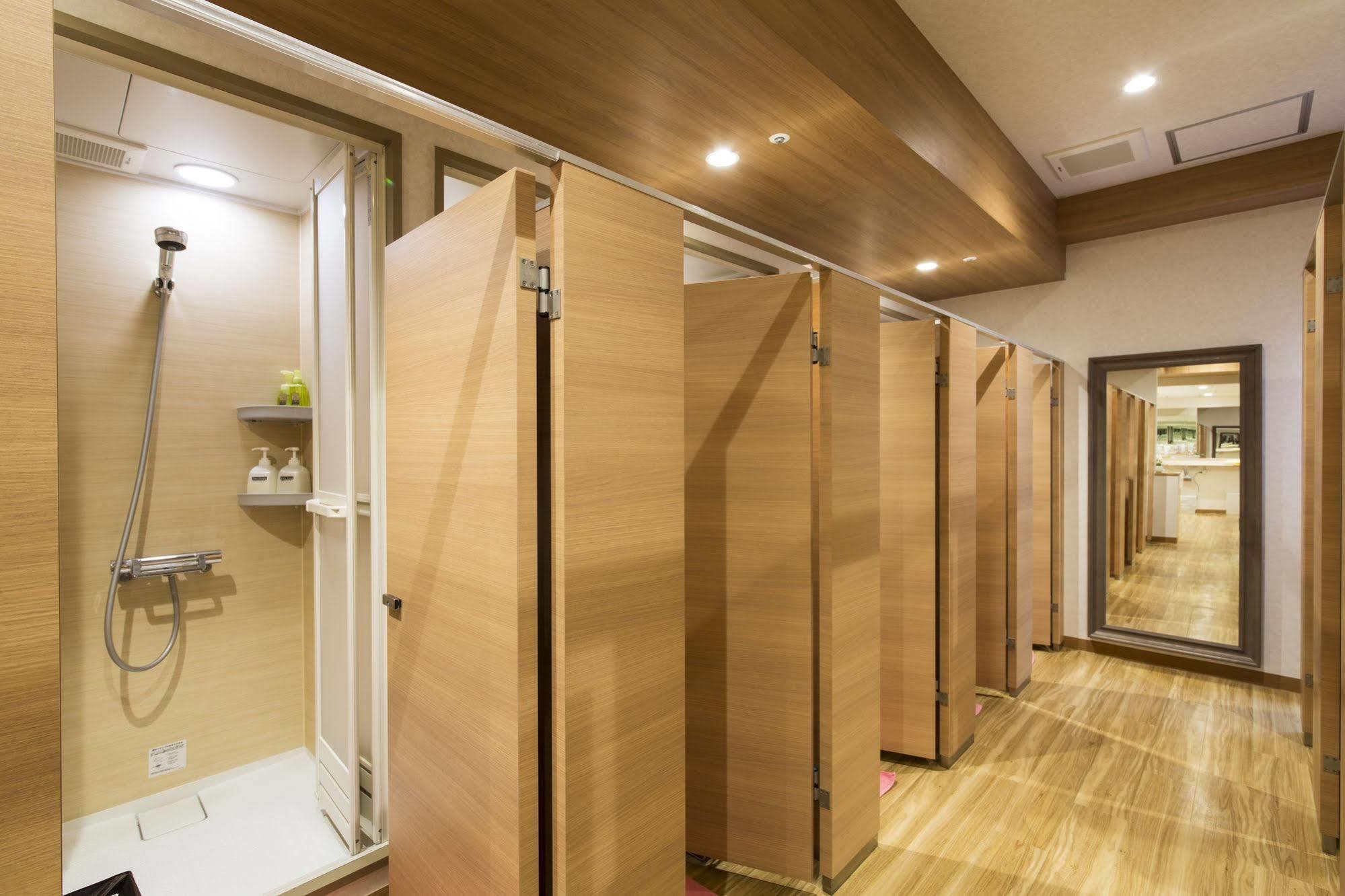 Shinjuku Kuyakusho-Mae Capsule Hotel Токіо Екстер'єр фото