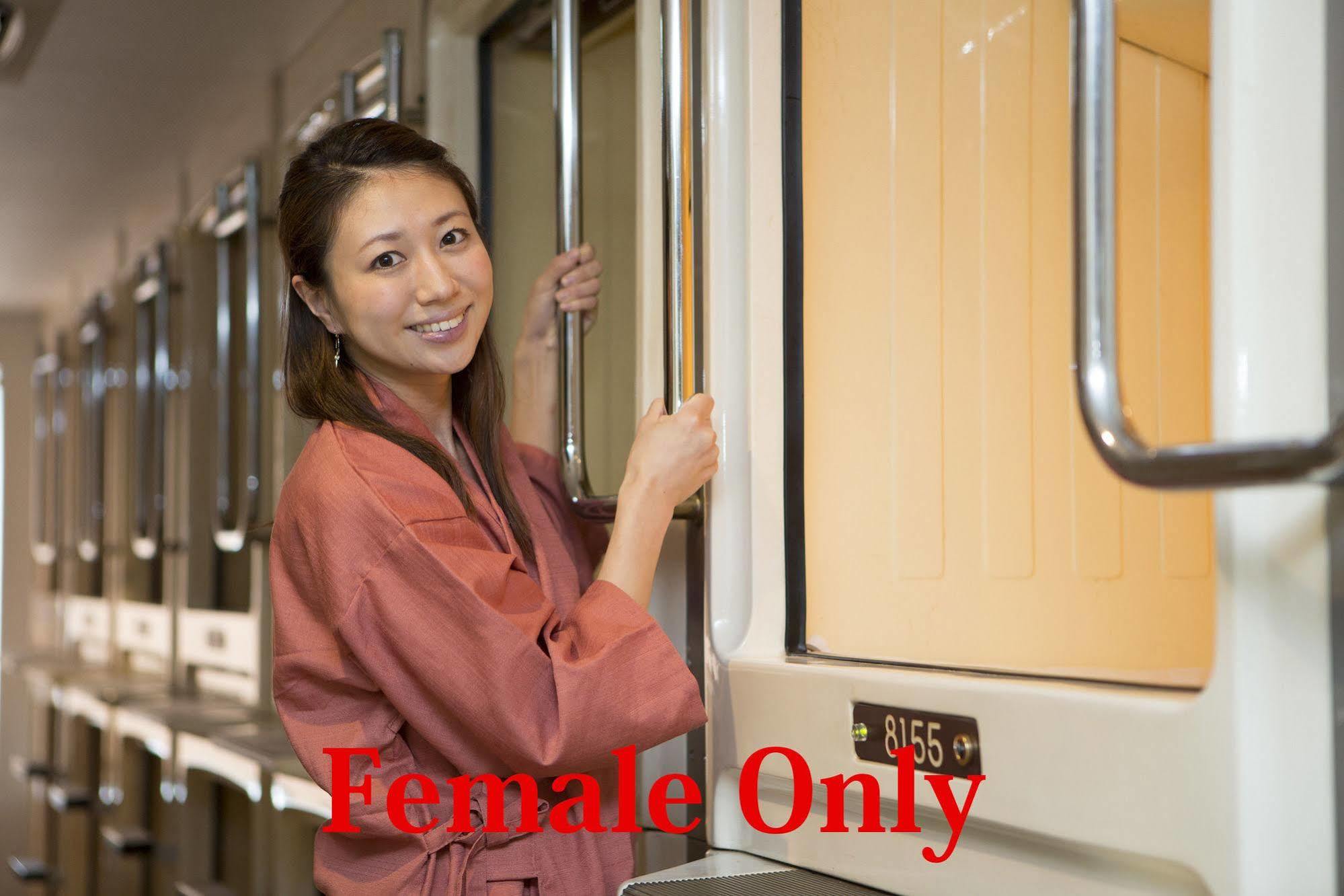 Shinjuku Kuyakusho-Mae Capsule Hotel Токіо Екстер'єр фото