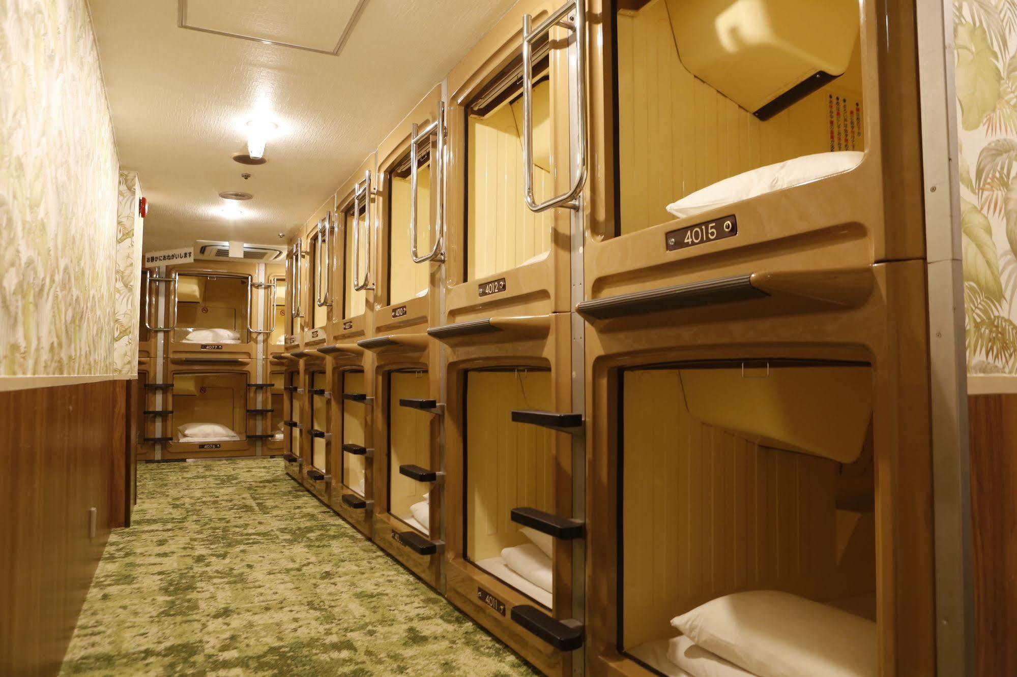 Shinjuku Kuyakusho-Mae Capsule Hotel Токіо Екстер'єр фото