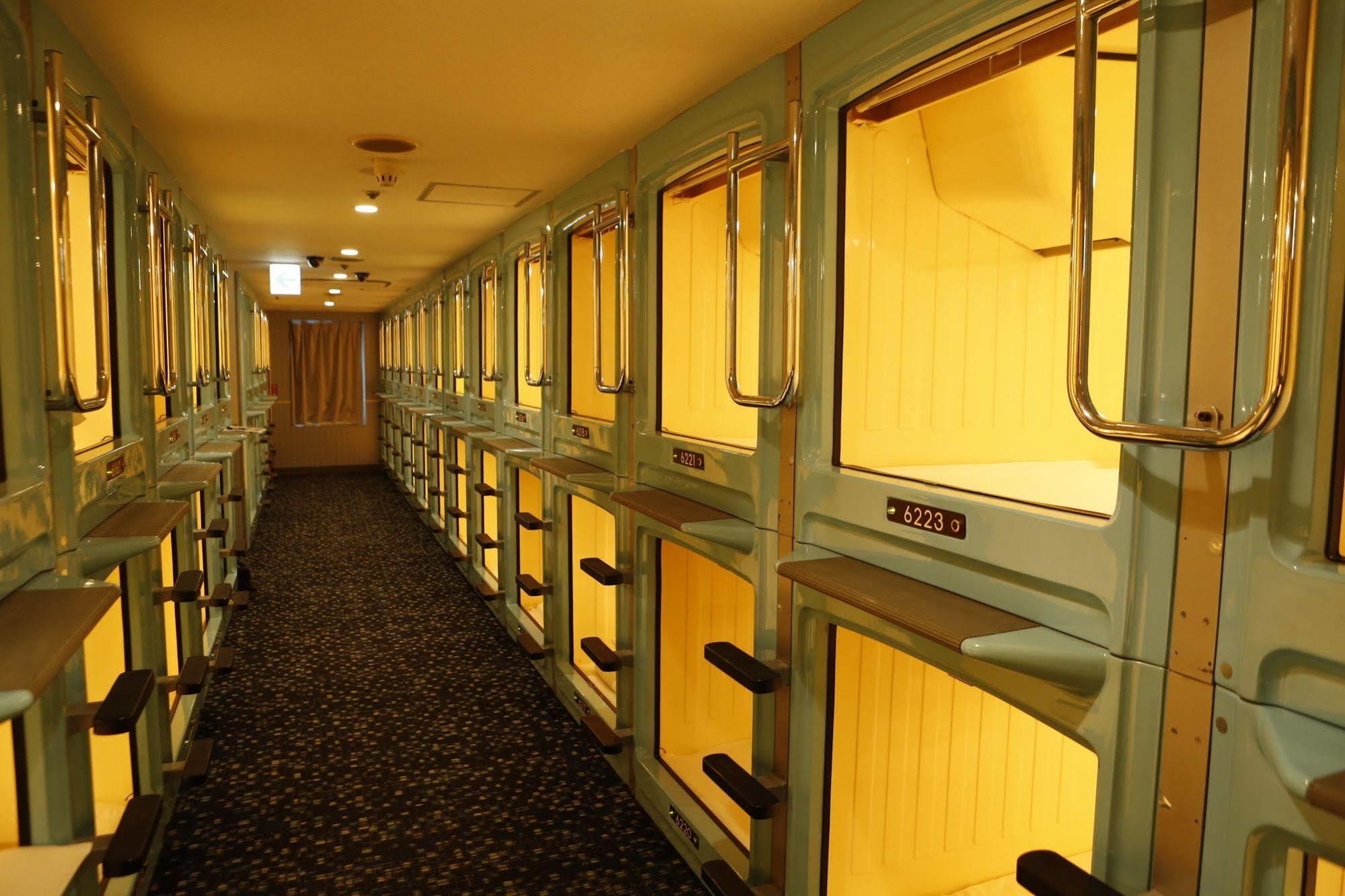 Shinjuku Kuyakusho-Mae Capsule Hotel Токіо Екстер'єр фото