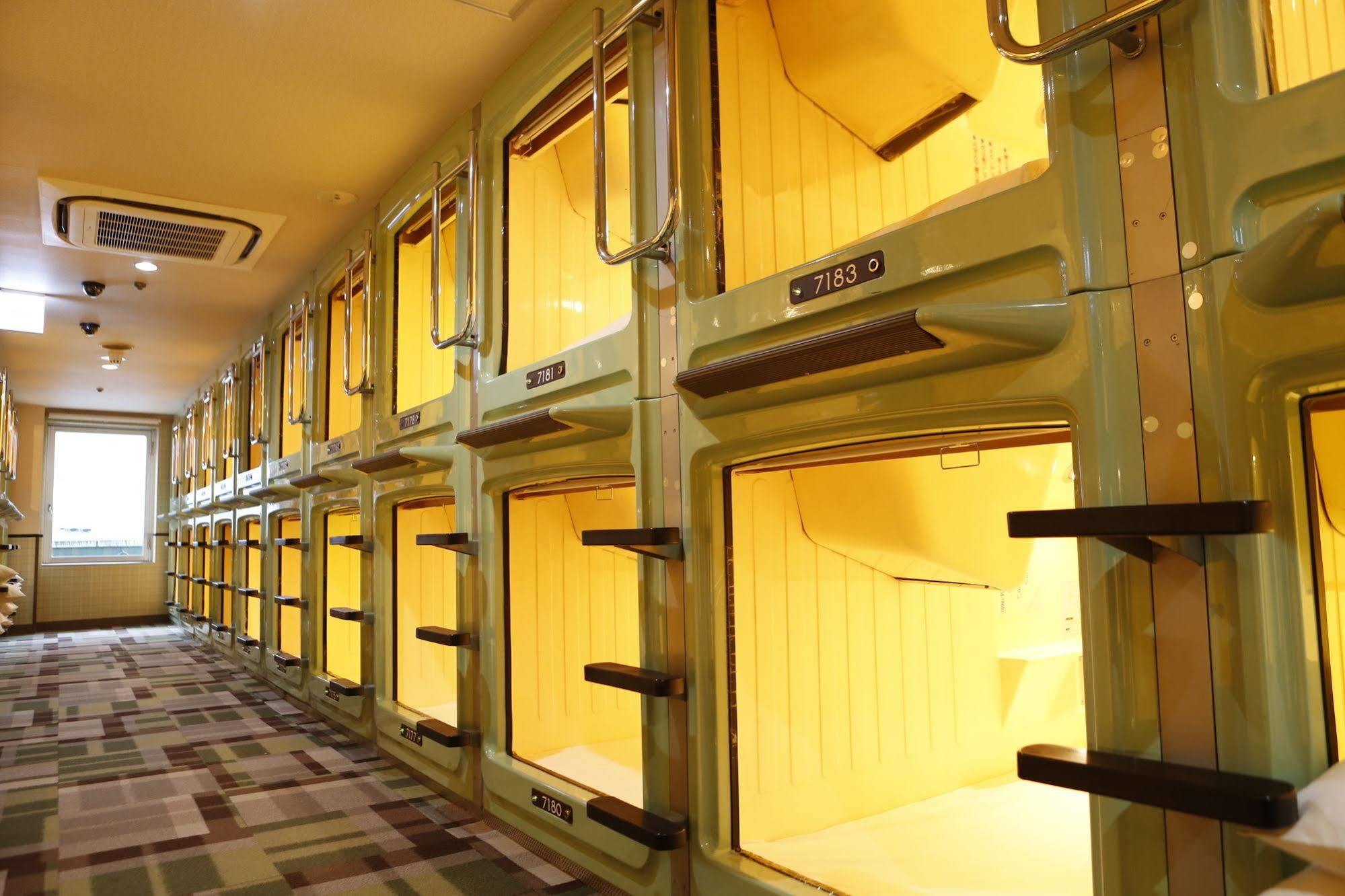 Shinjuku Kuyakusho-Mae Capsule Hotel Токіо Екстер'єр фото